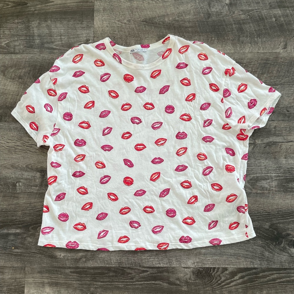 Zara White Tee with Red and Pink Lips Design 💋